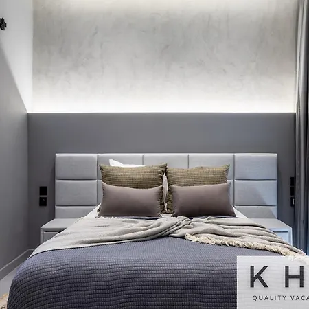 Designer's Penthouse, View! + Car Offer