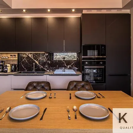 Designer's Penthouse, View! + Car Offer شقة