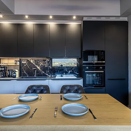 Designer's Penthouse, View! + Car Offer 아파트 아르고스톨리온