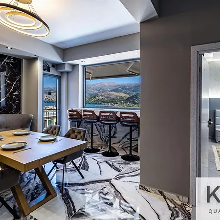 Designer's Penthouse, View! + Car Offer 아파트