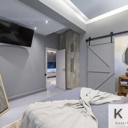 Designer's Penthouse, View! + Car Offer شقة أرغوستولي