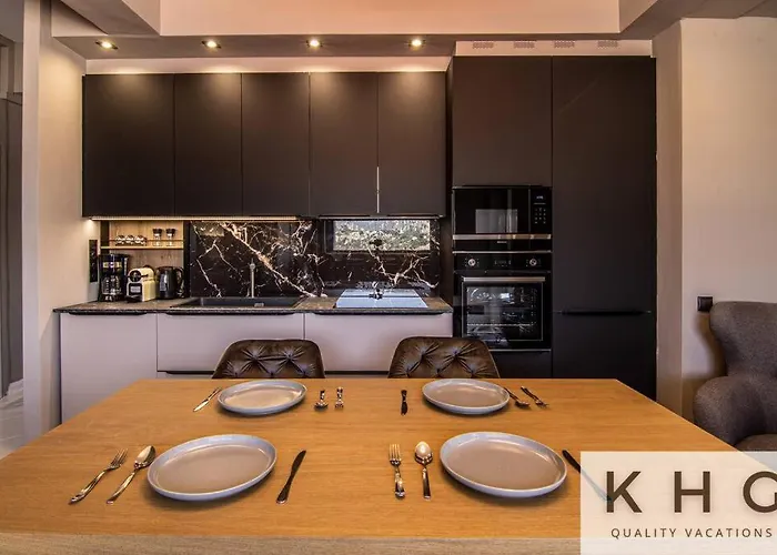 Designer's Penthouse, View! + Car Offer Apartment