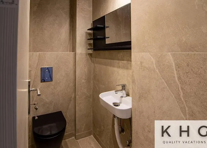 Designer's Penthouse, View! + Car Offer *