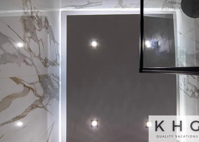 Apartment Designer's Penthouse, View! + Car Offer *