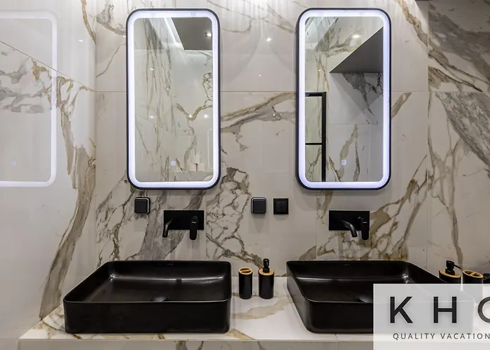 Designer's Penthouse, View! + Car Offer Apartment *