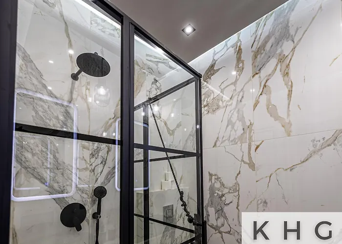 Designer's Penthouse, View! + Car Offer