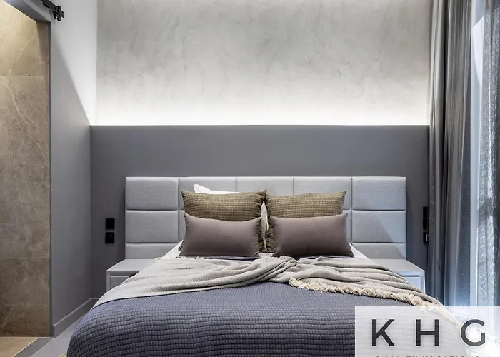 Designer's Penthouse, View! + Car Offer