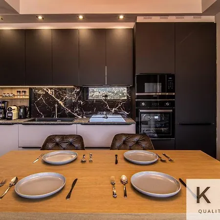 Designer's Penthouse, View! + Car Offer Apartmán