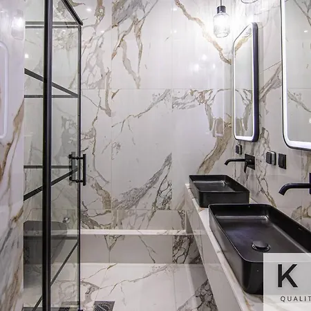 Designer's Penthouse, View! + Car Offer *