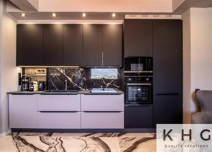 Designer's Penthouse, View! + Car Offer