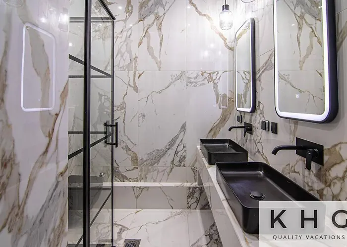 Designer's Penthouse, View! + Car Offer *