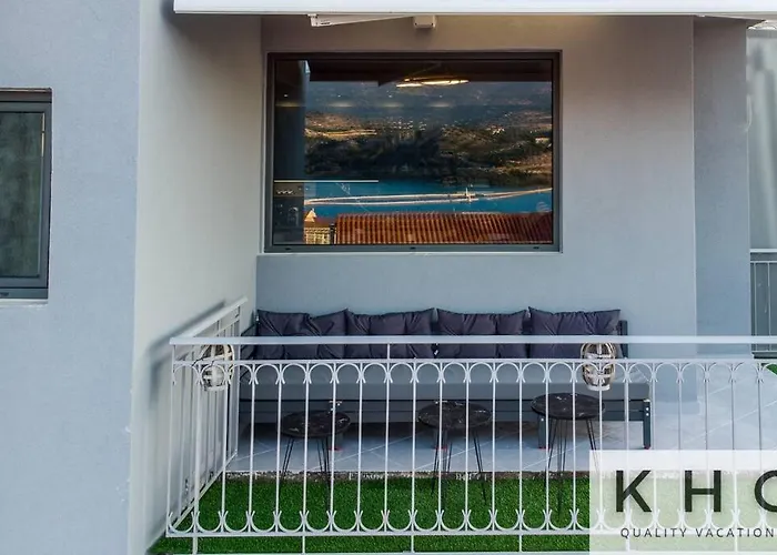 Designer's Penthouse, View! + Car Offer