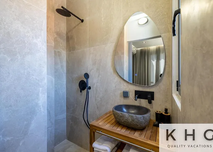 Designer's Penthouse, View! + Car Offer *