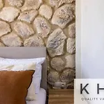 Designer's Penthouse, View! + Car Offer 公寓 *