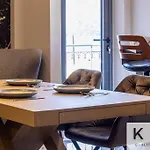 Designer's Penthouse, View! + Car Offer 公寓 *