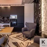 公寓 Designer's Penthouse, View! + Car Offer 阿尔戈斯托利翁