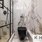 Designer's Penthouse, View! + Car Offer 公寓