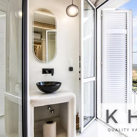 Designer's Penthouse, View! + Car Offer Appartement