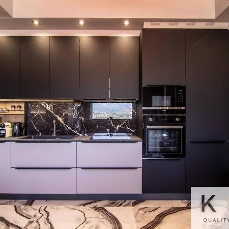 Designer's Penthouse, View! + Car Offer